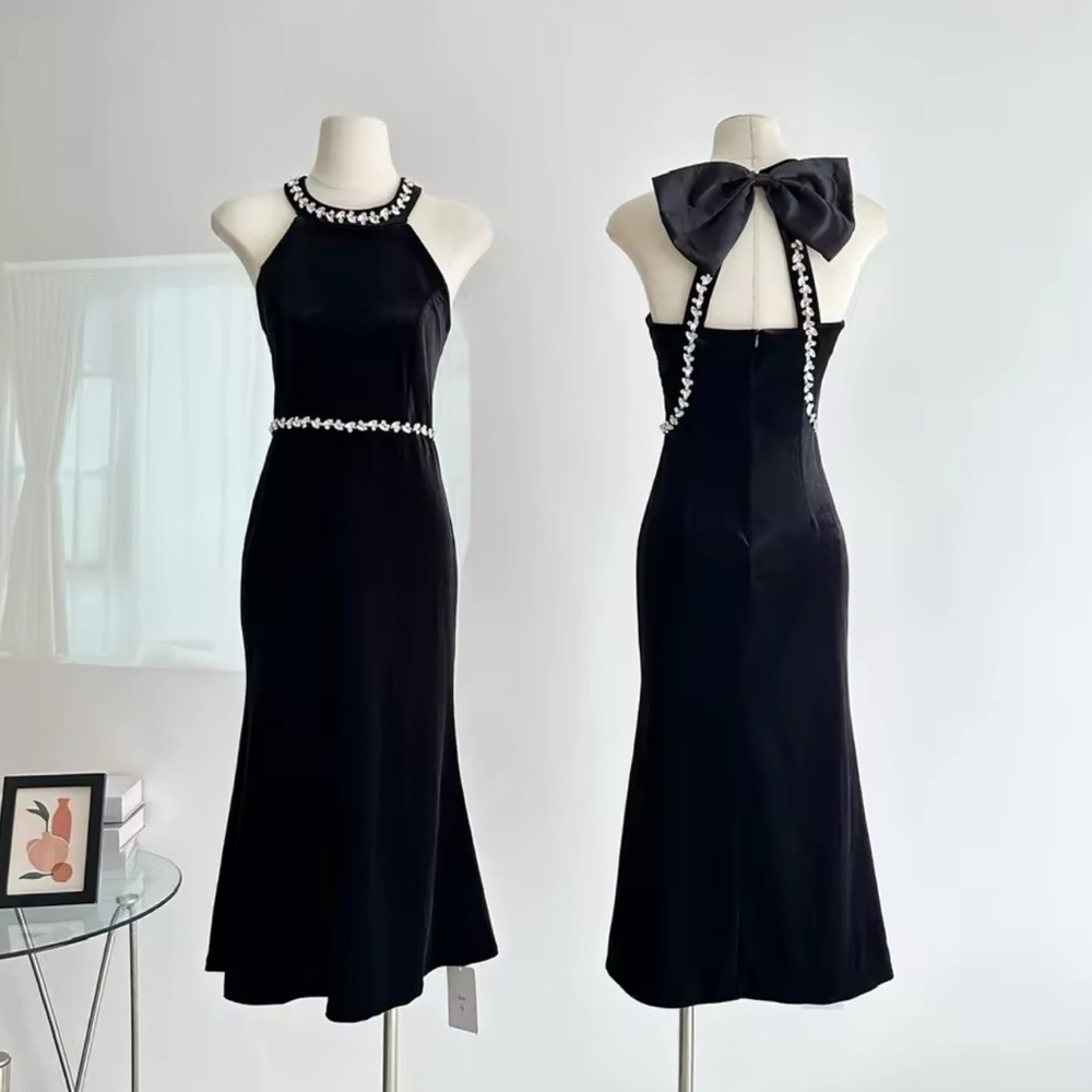 Bodycon Black Velvet Dress